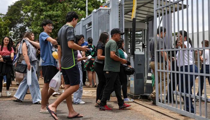  Estudantes aprovam tema da redação do Enem, mas acham prova cansativa 